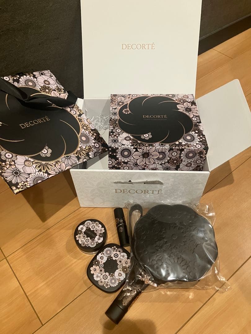 【新品未使用】コスメデコルテ　クリスマスコフレ　2025 コスデコ　抜き取りなし