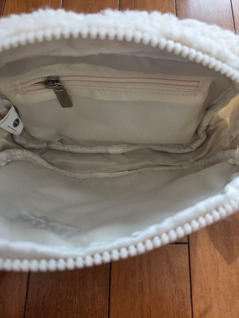 Dodgers　ドジャース　ハローキティナイト記念品　ポーチ　バッグ　ポシェット