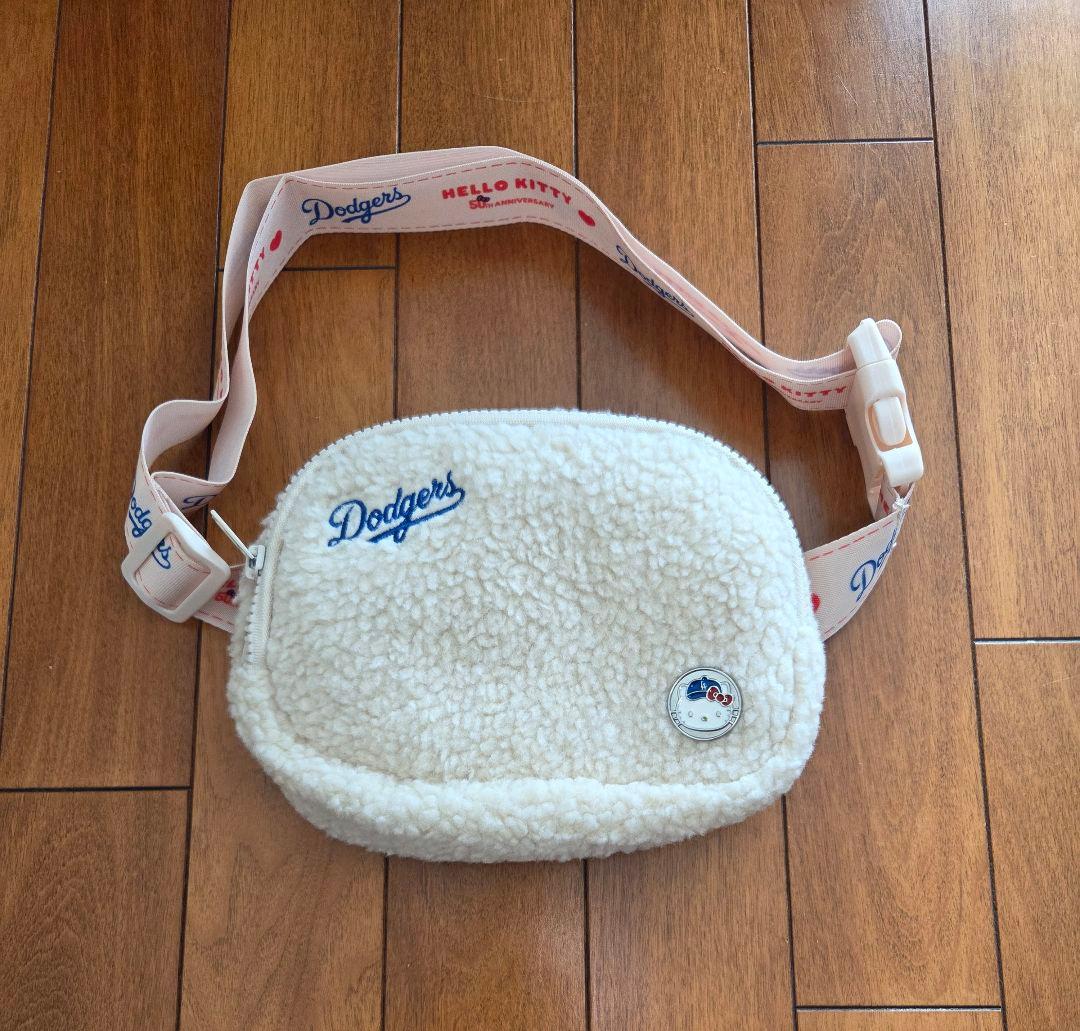 Dodgers　ドジャース　ハローキティナイト記念品　ポーチ　バッグ　ポシェット