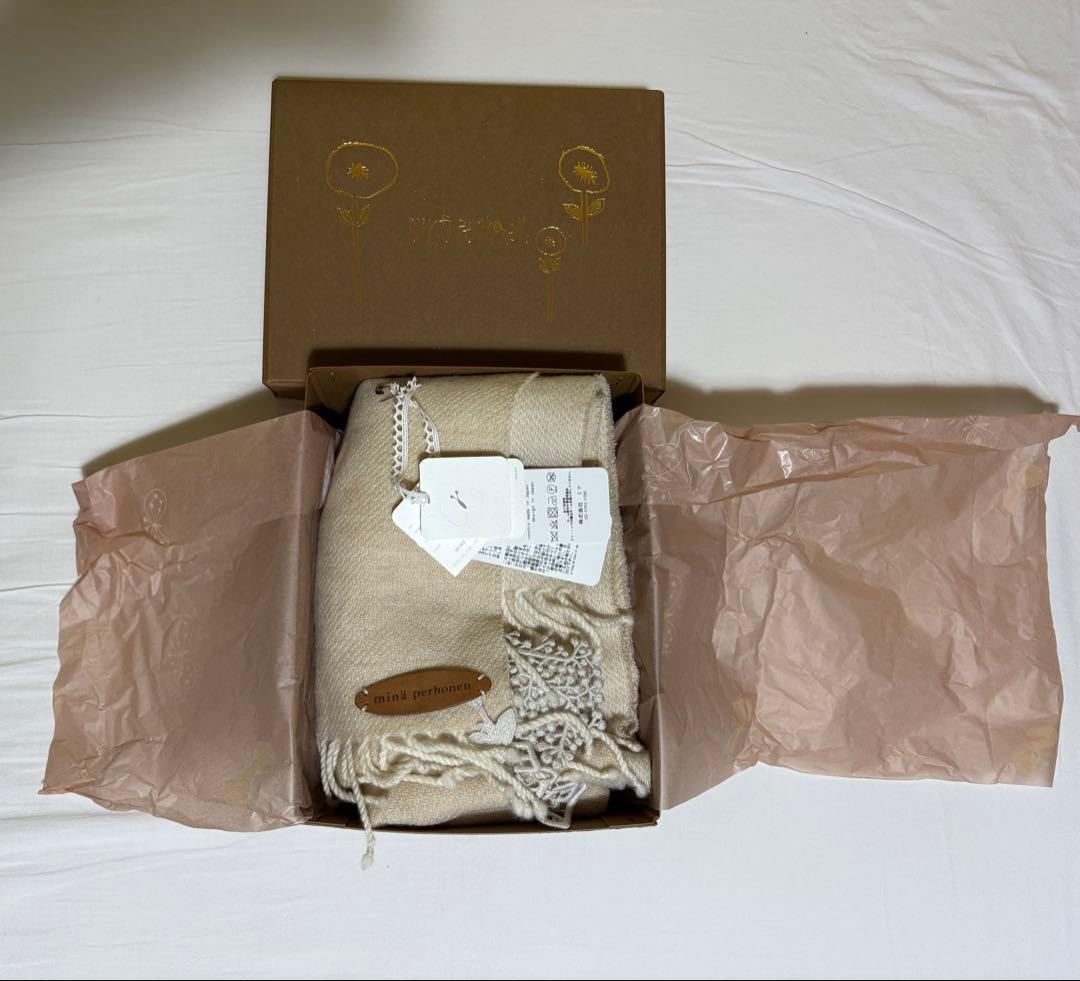 ミナペルホネンtowa ストール2024-25 a/wマフラー　ベイジュ