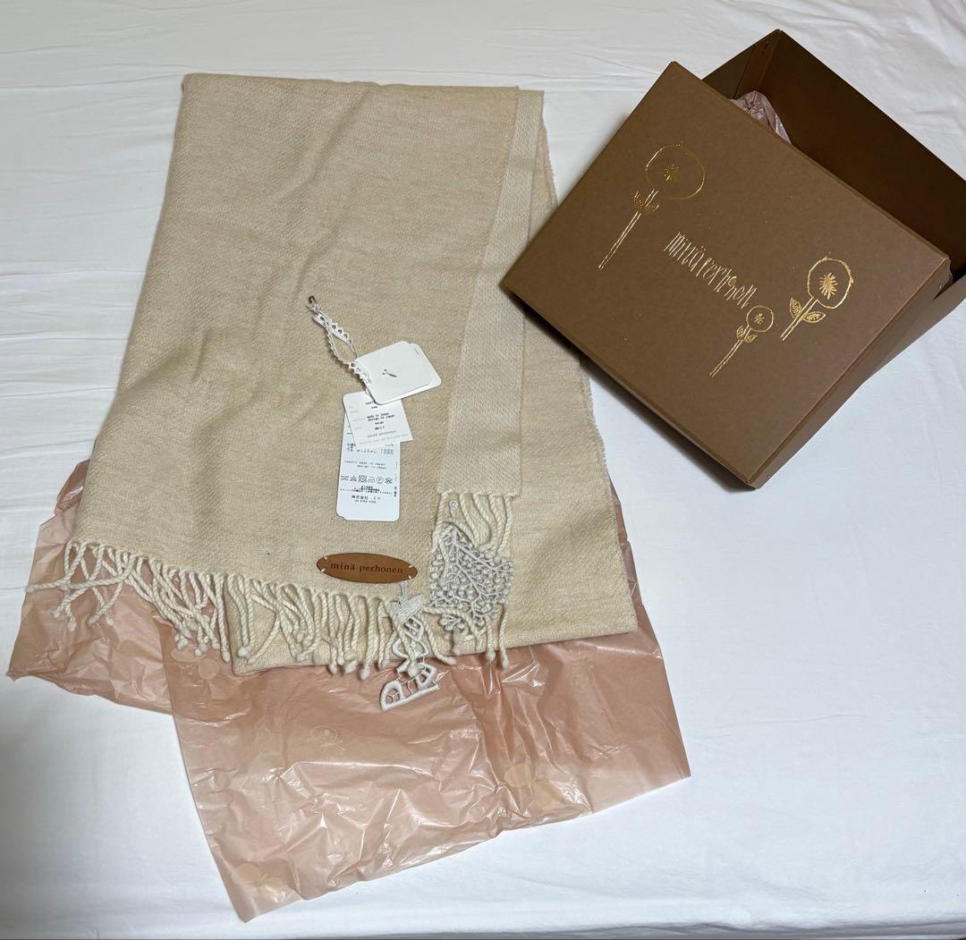 ミナペルホネンtowa ストール2024-25 a/wマフラー　ベイジュ