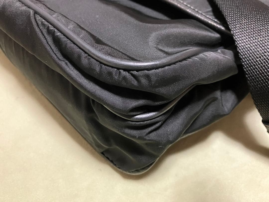 プラダ　ショルダーバッグ　メッセンジャーバッグ