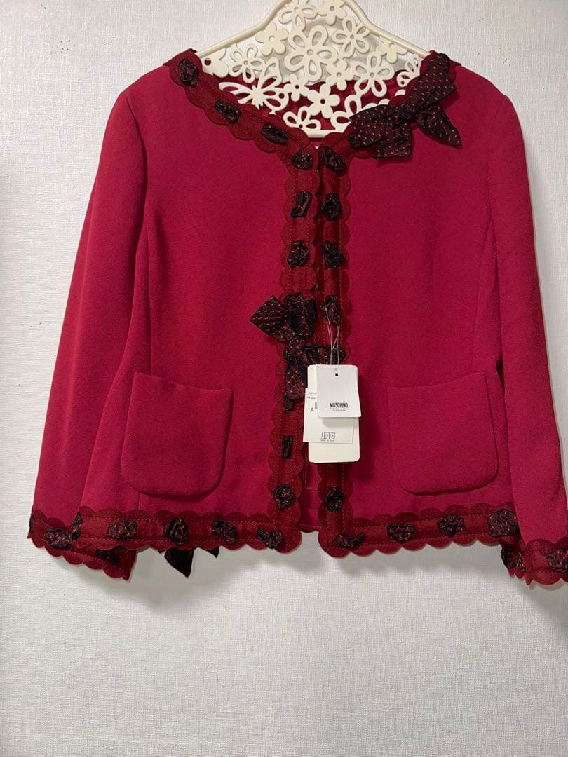 新品タグ付きモスキーノチープ&シック赤ジャケット　ドット柄のリボンがかわいい!