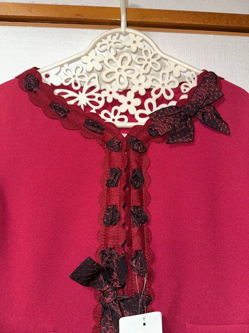 新品タグ付きモスキーノチープ&シック赤ジャケット　ドット柄のリボンがかわいい!