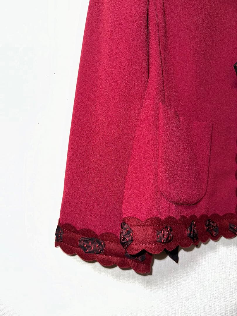 新品タグ付きモスキーノチープ&シック赤ジャケット　ドット柄のリボンがかわいい!