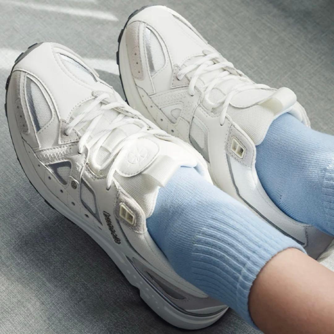 ブソラ　スニーカー　ホワイト　23.5