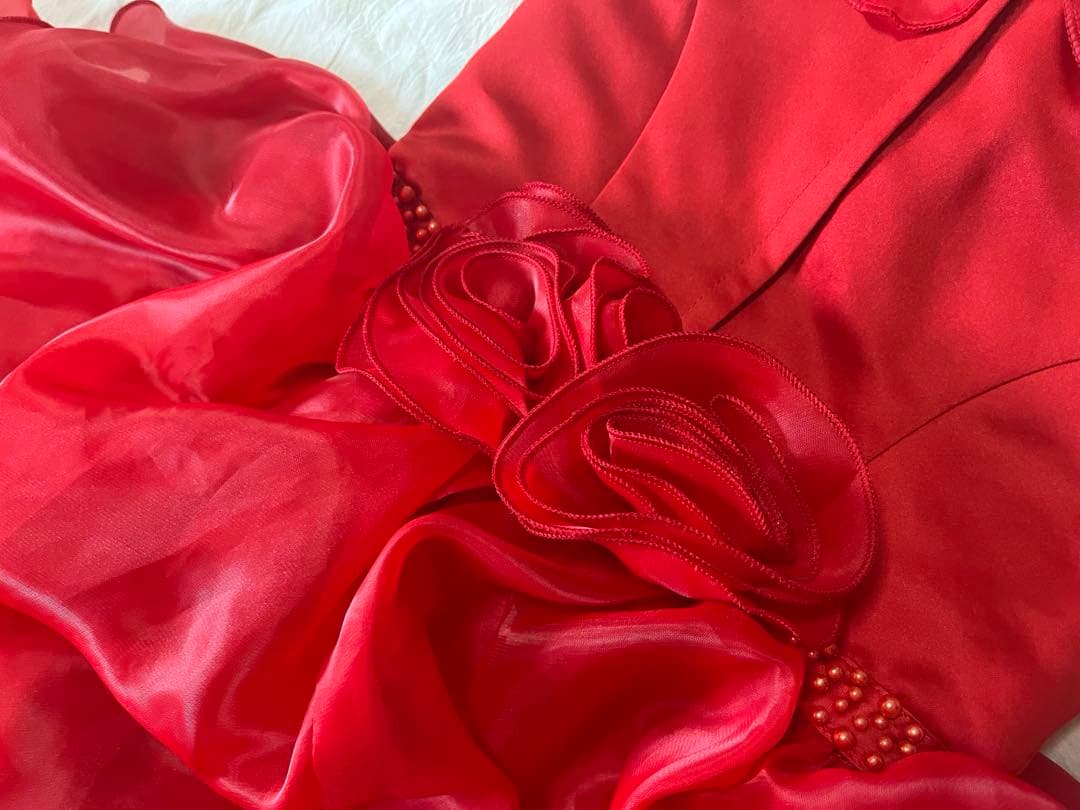 美品、赤いフリルフォーマルドレス