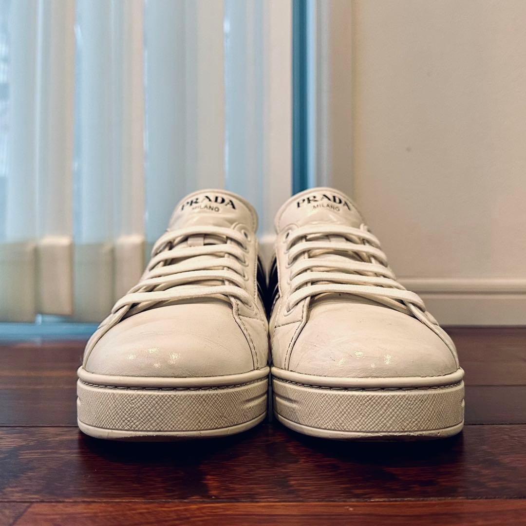 新春セール！PRADA｜トライアングルロゴ エンボス トリプルライン EU38