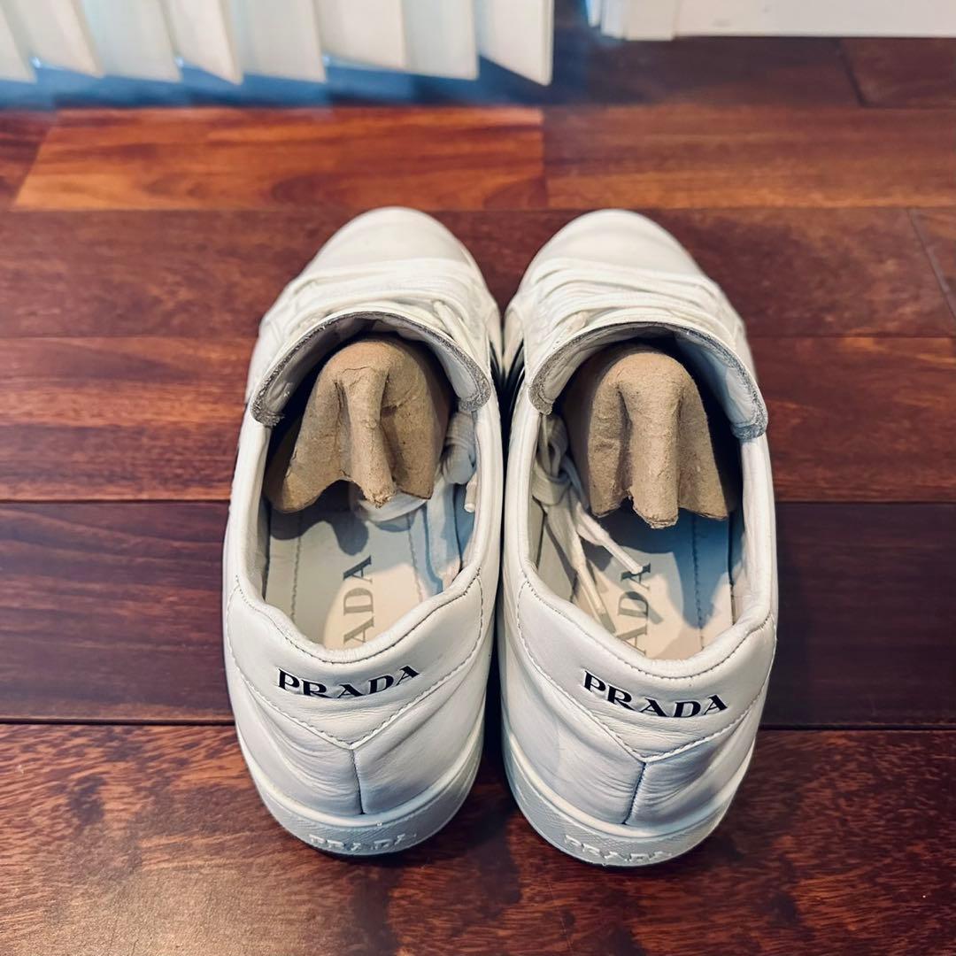 新春セール！PRADA｜トライアングルロゴ エンボス トリプルライン EU38