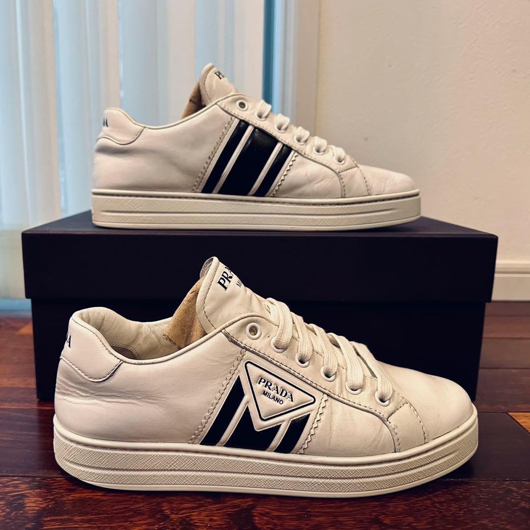 新春セール！PRADA｜トライアングルロゴ エンボス トリプルライン EU38