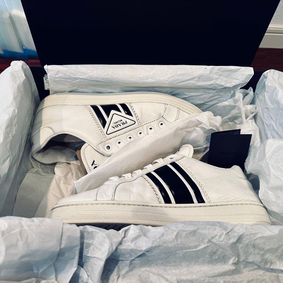 新春セール！PRADA｜トライアングルロゴ エンボス トリプルライン EU38