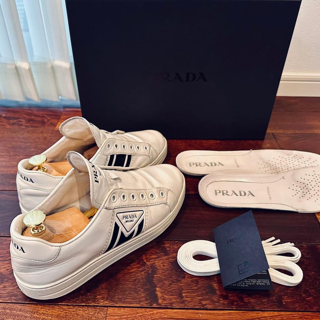 新春セール！PRADA｜トライアングルロゴ エンボス トリプルライン EU38