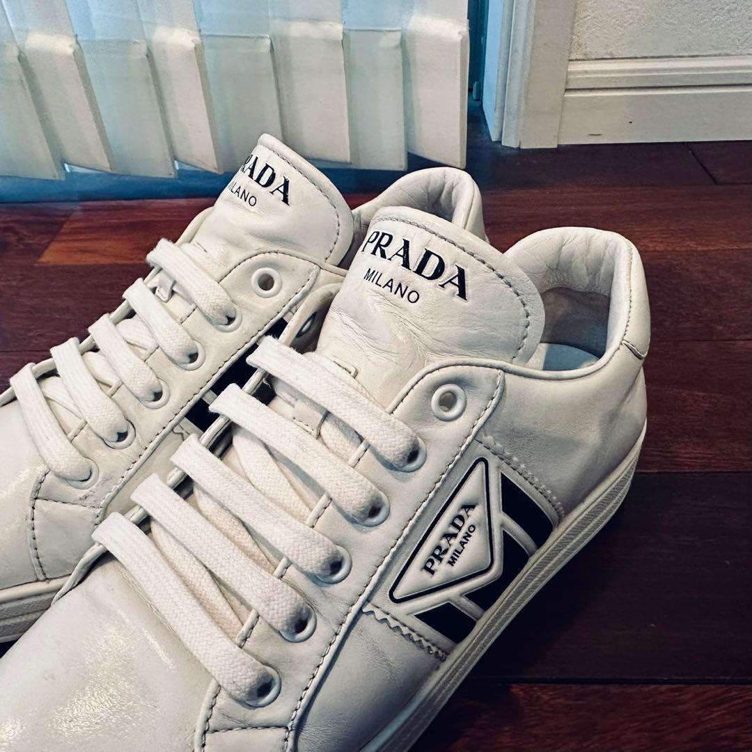 新春セール！PRADA｜トライアングルロゴ エンボス トリプルライン EU38