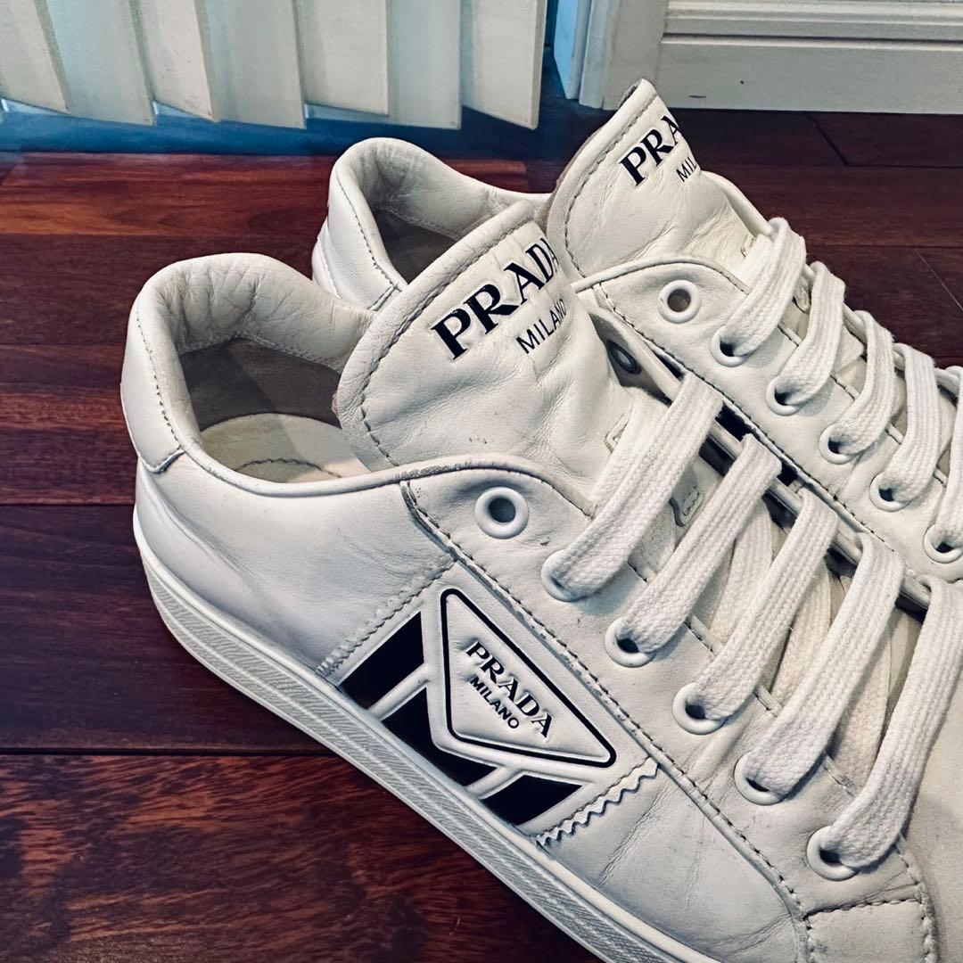 新春セール！PRADA｜トライアングルロゴ エンボス トリプルライン EU38