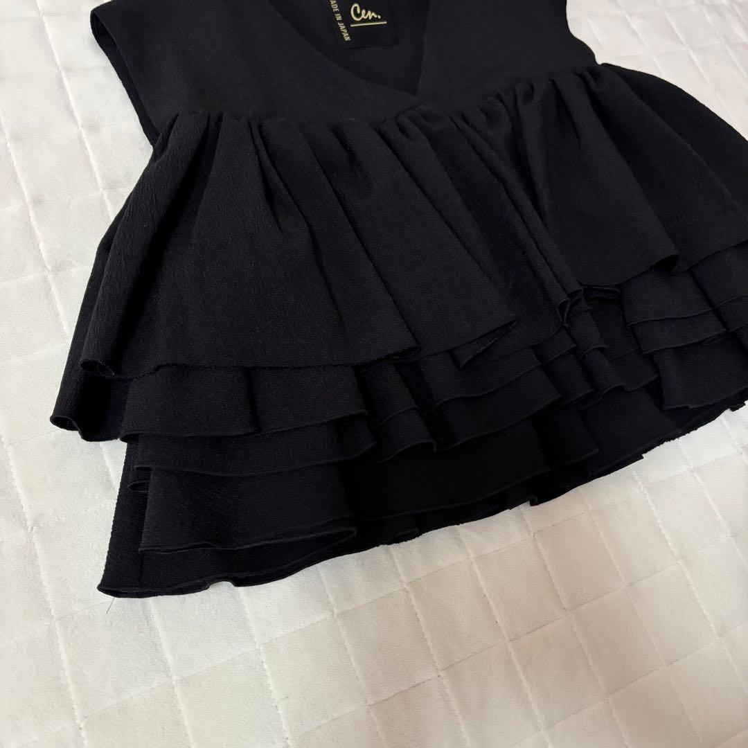 試着のみ！大人気　完売品！cen.ティアードフリルベスト　ブラック