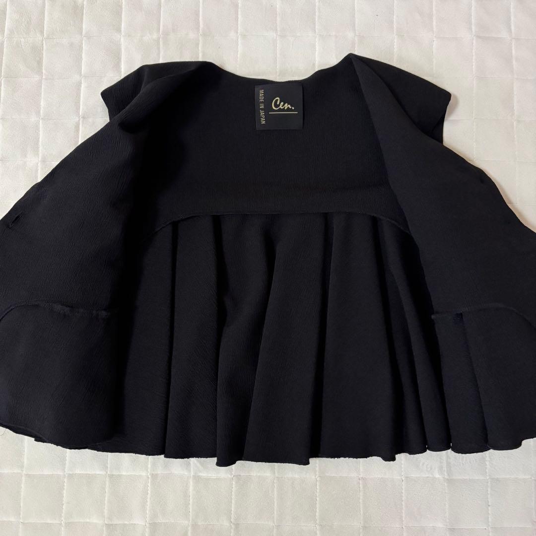 試着のみ！大人気　完売品！cen.ティアードフリルベスト　ブラック