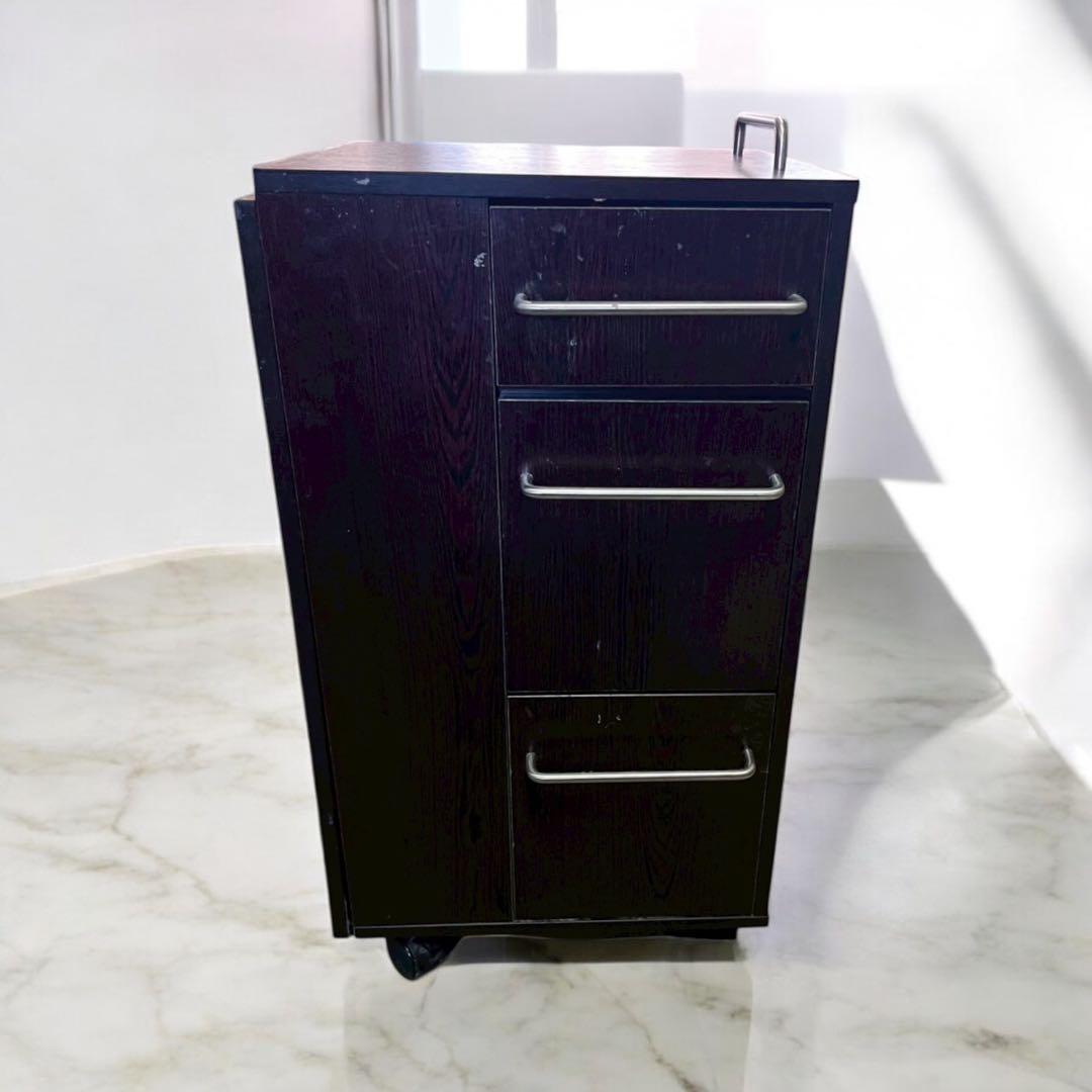 引き取り歓迎！ネイルテーブル　折りたたみ式　キャスター付き