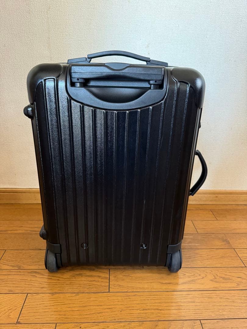 RIMOWA リモワ　サルサ　ブラック　黒35 L 。