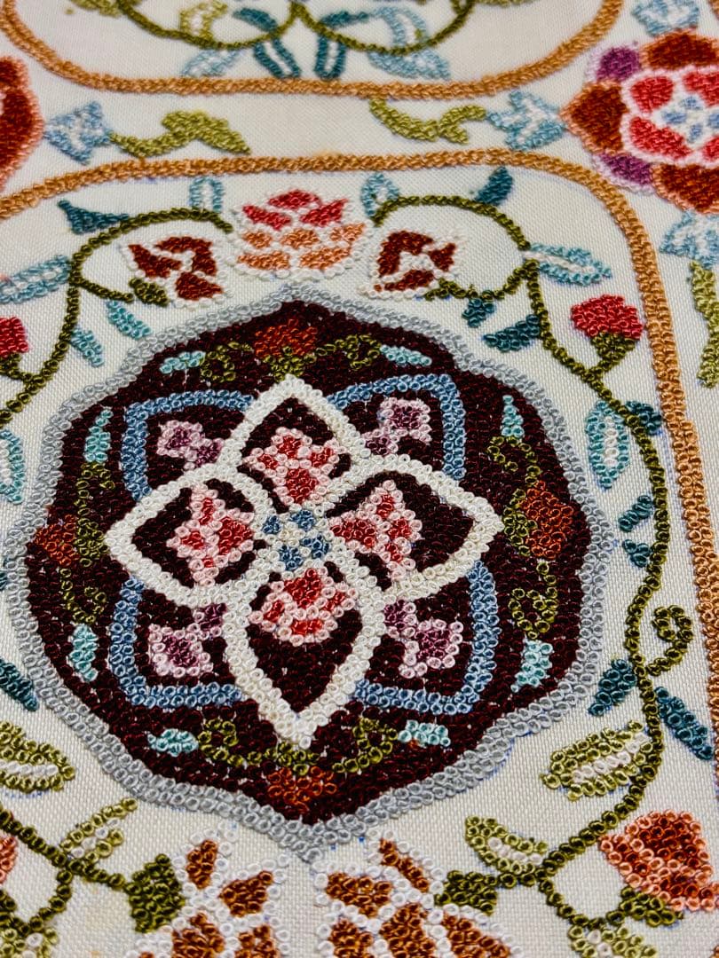 【未使用品】袋帯　相良刺繍　宝相華　お太鼓柄　色合い可愛い　柔らかめ