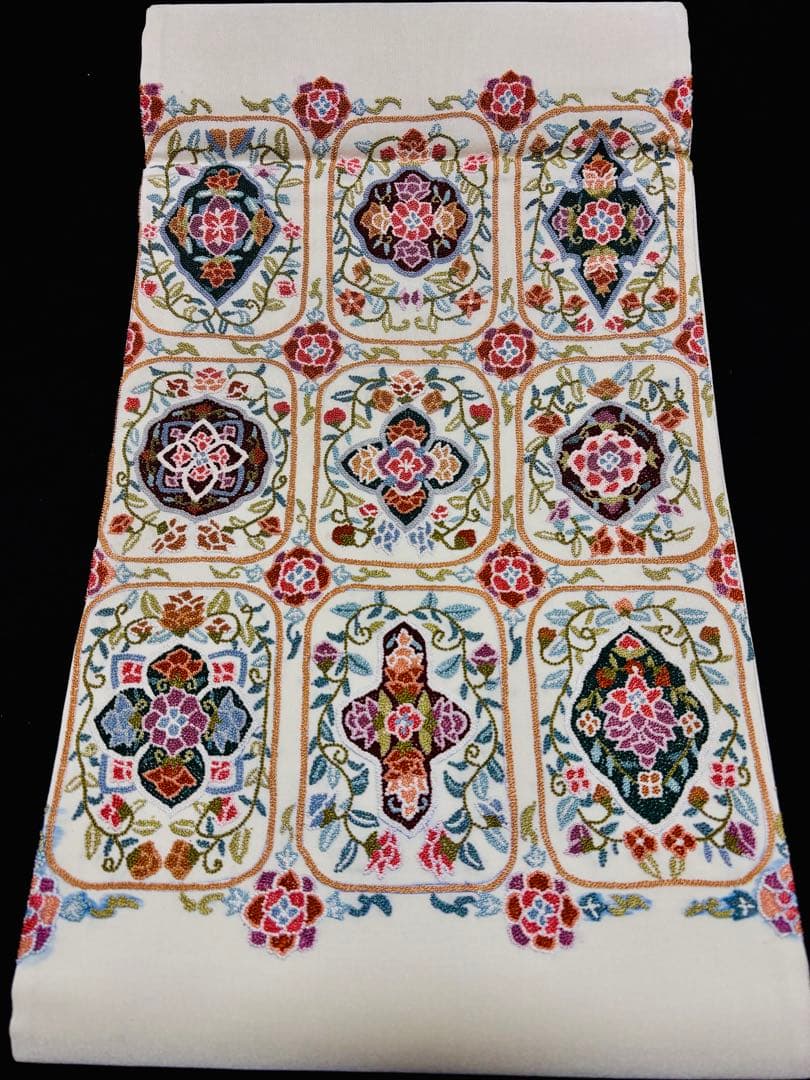 【未使用品】袋帯　相良刺繍　宝相華　お太鼓柄　色合い可愛い　柔らかめ