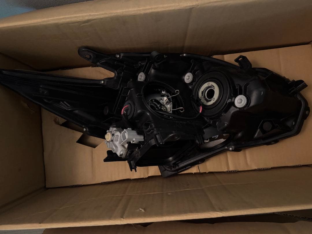 ロ*ビ様 30 プリウス G's ZVW30 後期 純正 左ヘッドライト ヘッド