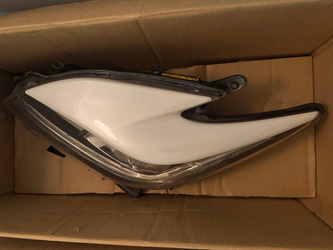ロ*ビ様 30 プリウス G's ZVW30 後期 純正 左ヘッドライト ヘッド