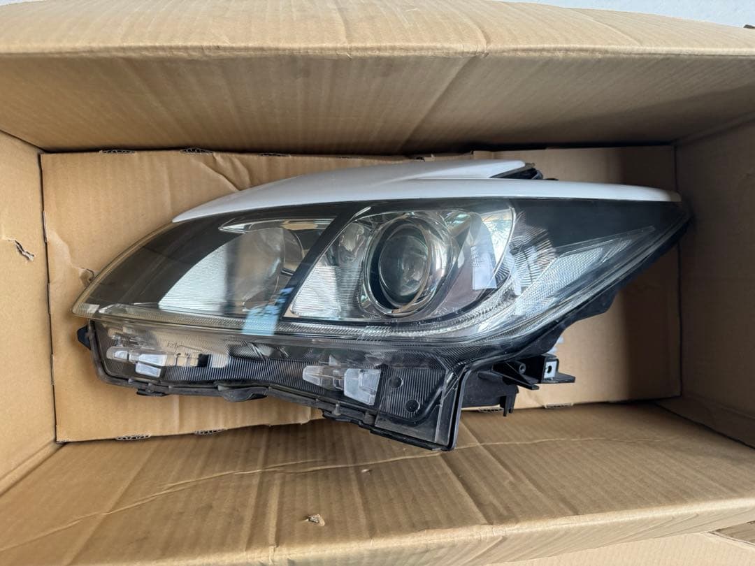 ロ*ビ様 30 プリウス G's ZVW30 後期 純正 左ヘッドライト ヘッド