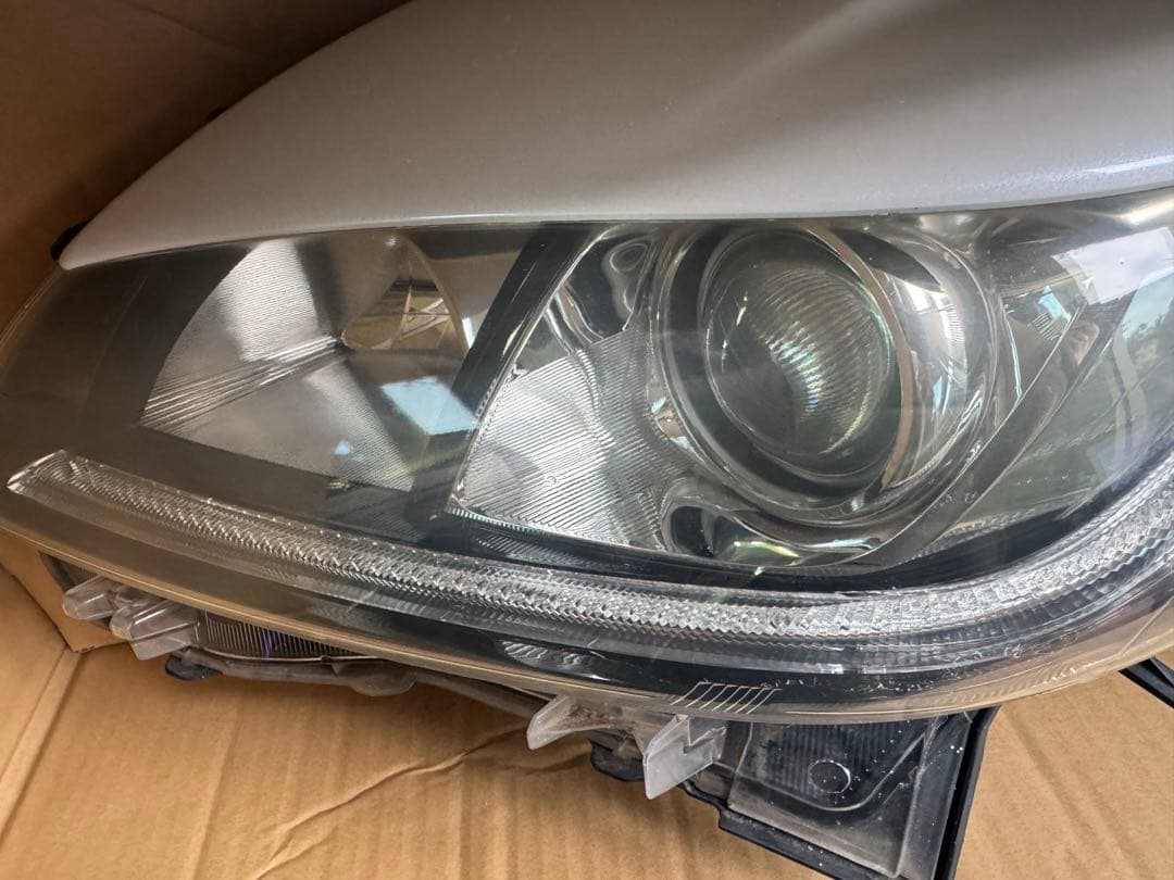 ロ*ビ様 30 プリウス G's ZVW30 後期 純正 左ヘッドライト ヘッド