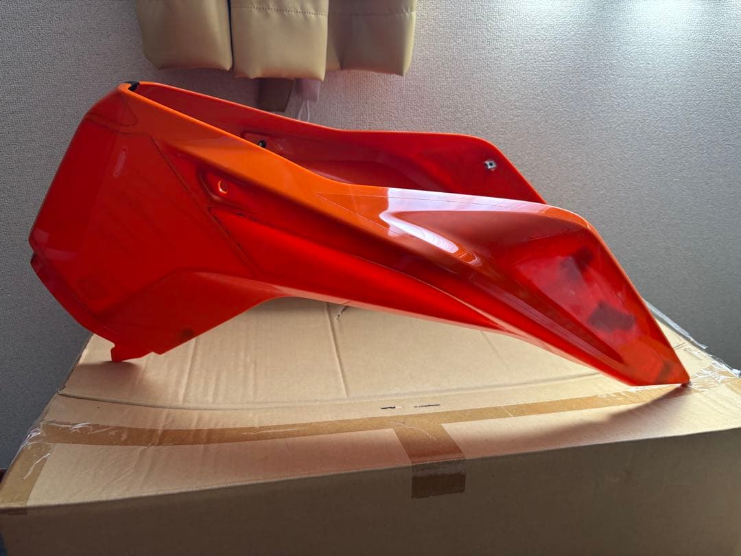 790duke タンクカウル