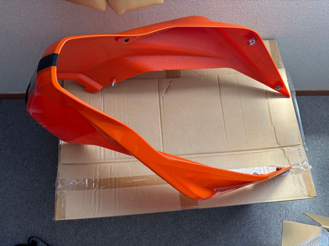 790duke タンクカウル