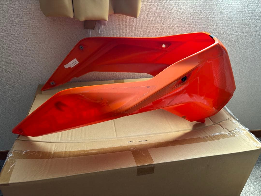 790duke タンクカウル