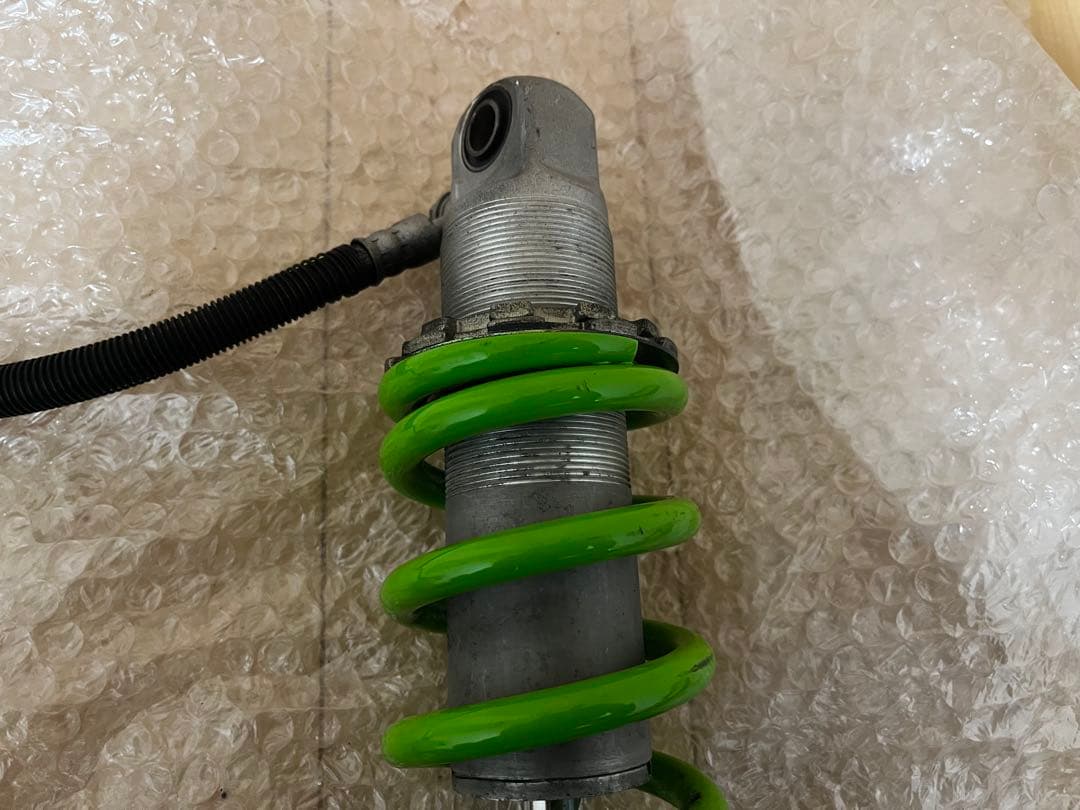 ZXR250R(D型) タンク別体リアサスペンション