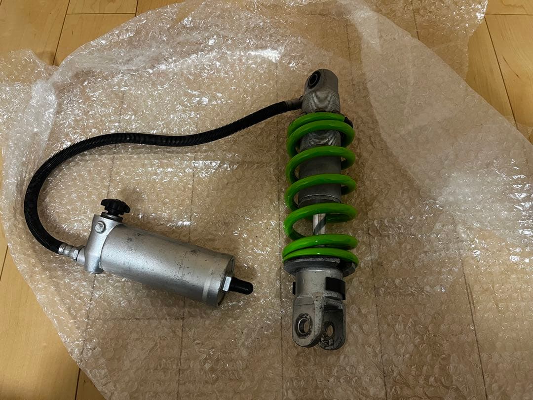 ZXR250R(D型) タンク別体リアサスペンション