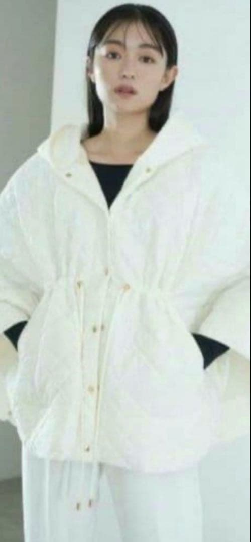 【新品タグ付き】メゾンドドルチェdolce アイボリー キルティング　ポンチョ