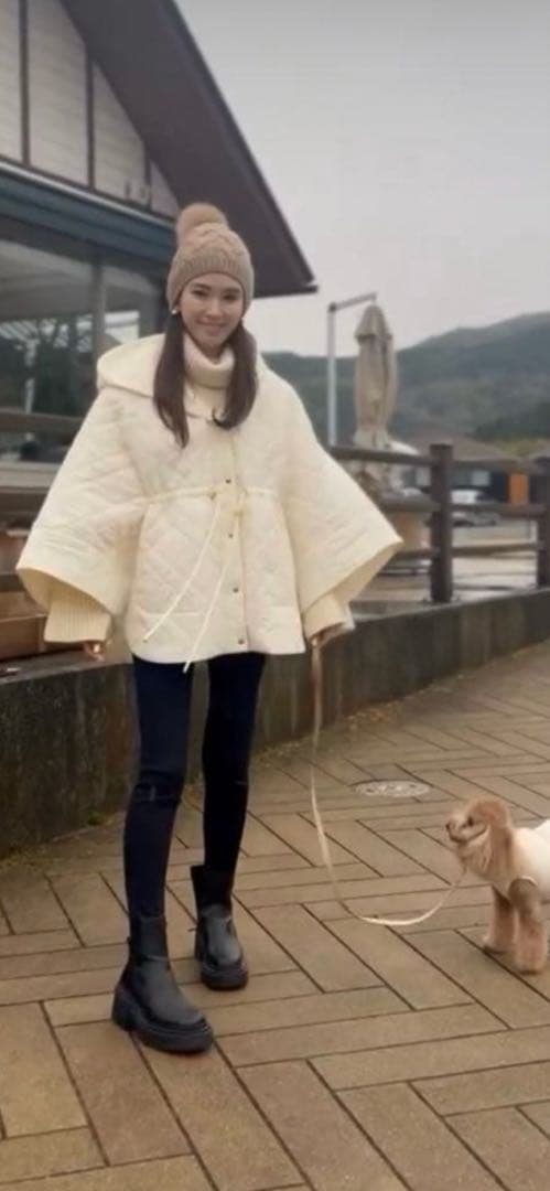 【新品タグ付き】メゾンドドルチェdolce アイボリー キルティング　ポンチョ