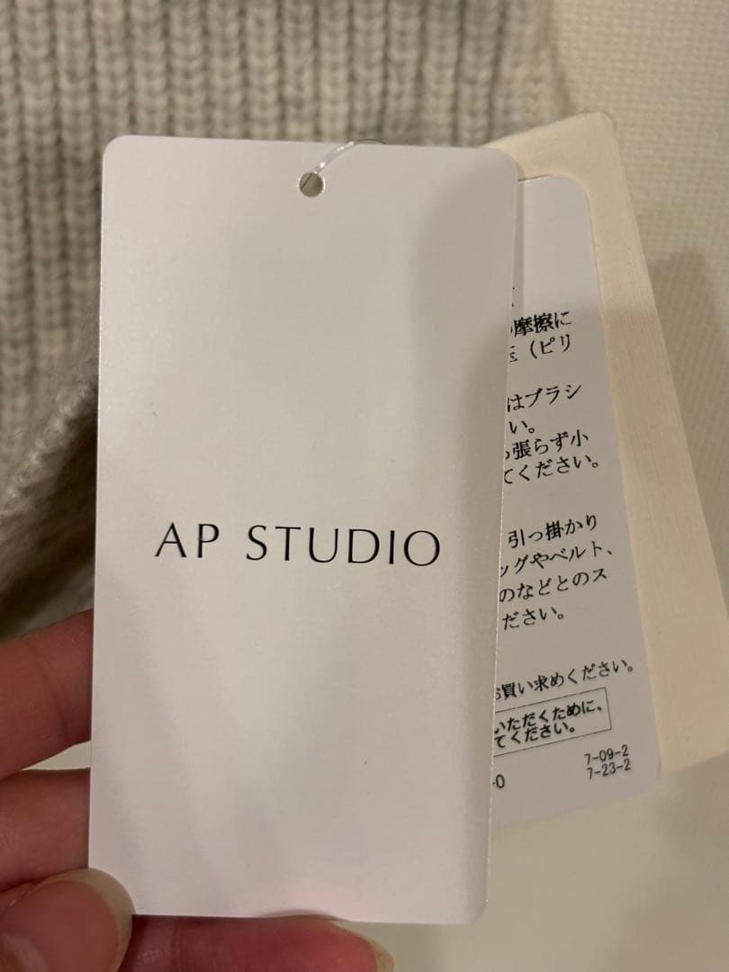 新品　AP STUDIO　リブニットケープ　ホワイト　スヌード