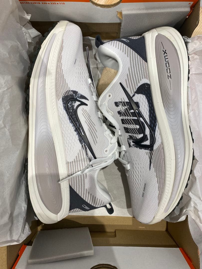 スパイク・シューズ Nike Air Zoom Vomero 18 28cm