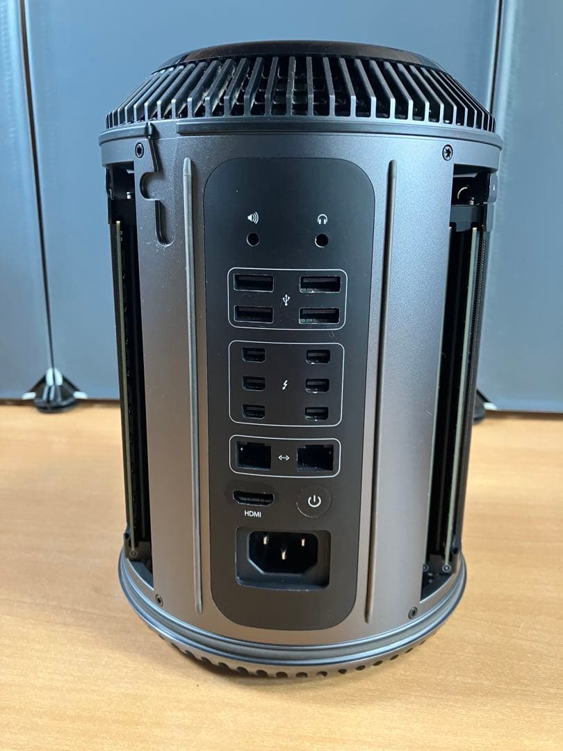 べ*む様 Apple Mac Pro （古いモデルジャンク扱い）とキーボードセッ