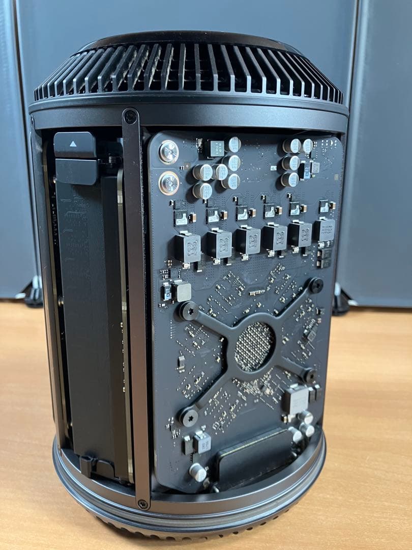 べ*む様 Apple Mac Pro （古いモデルジャンク扱い）とキーボードセッ
