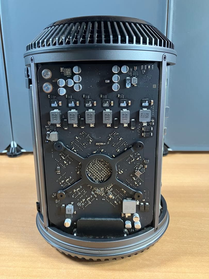 べ*む様 Apple Mac Pro （古いモデルジャンク扱い）とキーボードセッ