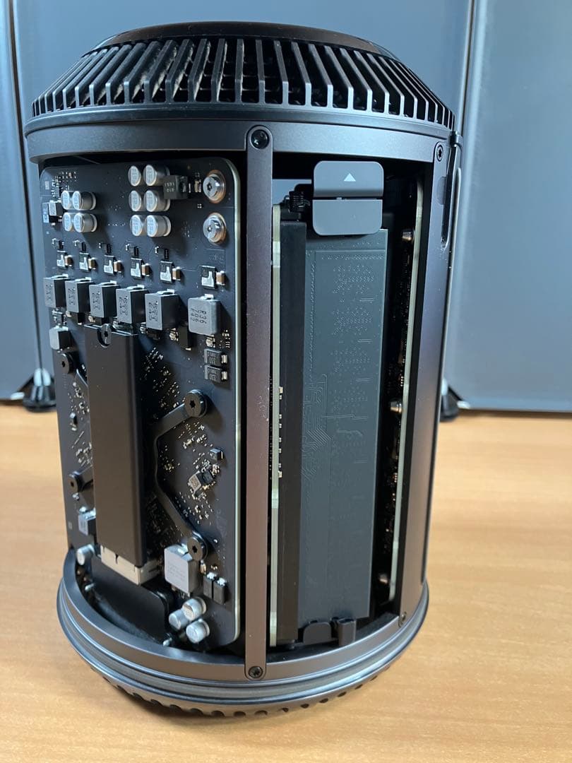 べ*む様 Apple Mac Pro （古いモデルジャンク扱い）とキーボードセッ