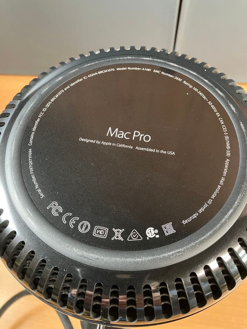 べ*む様 Apple Mac Pro （古いモデルジャンク扱い）とキーボードセッ