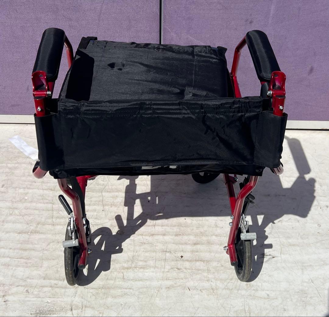 Medline 超軽量輸送車いす 大人用 折りたたみ式 座面幅19インチ レッド
