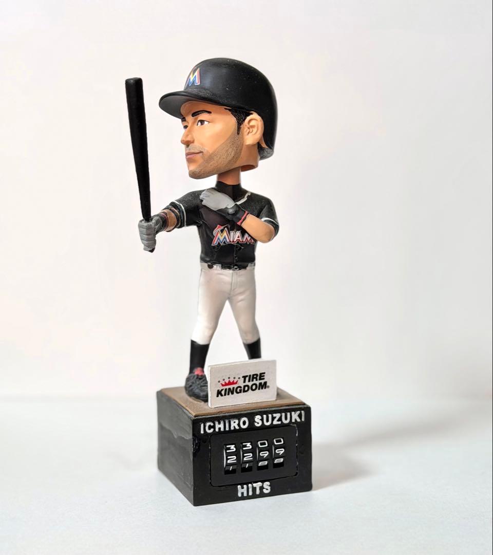 イチロー マーリンズ球場限定配布　カウンター付きボブルヘッド 首振り人形