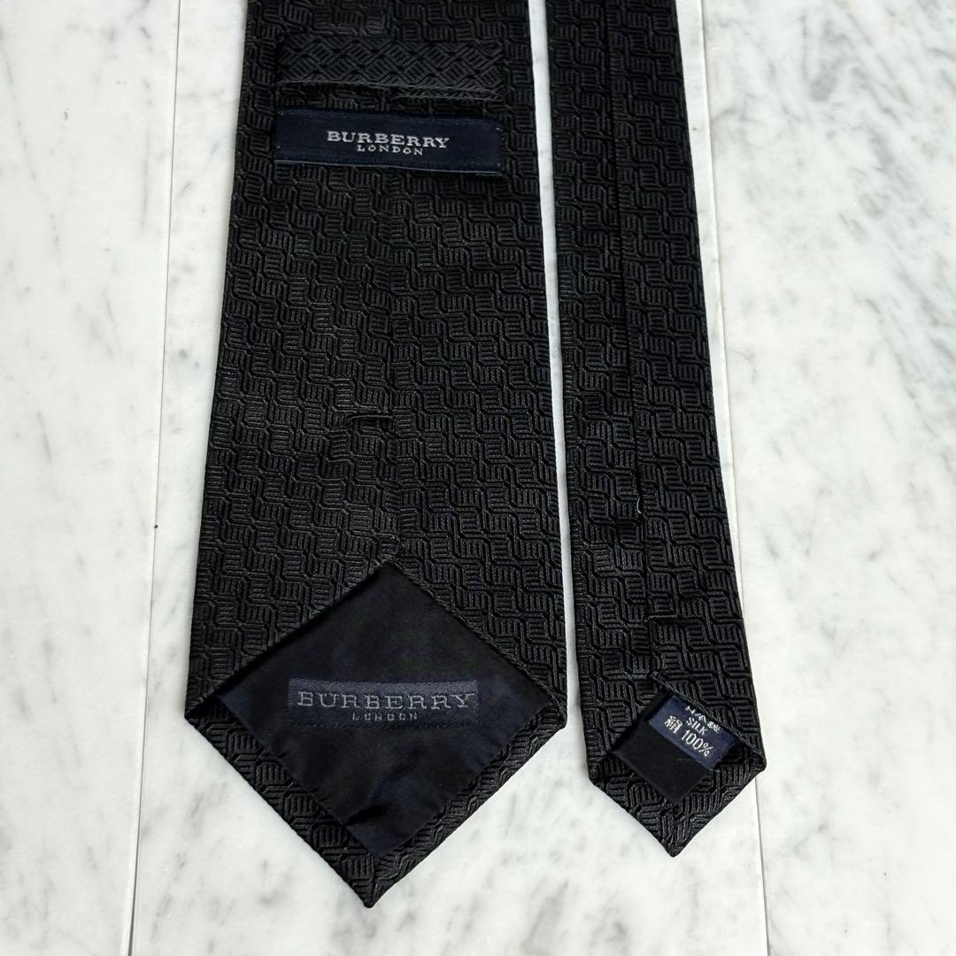 BURBERRY ネクタイ ブラック パターン柄 総柄