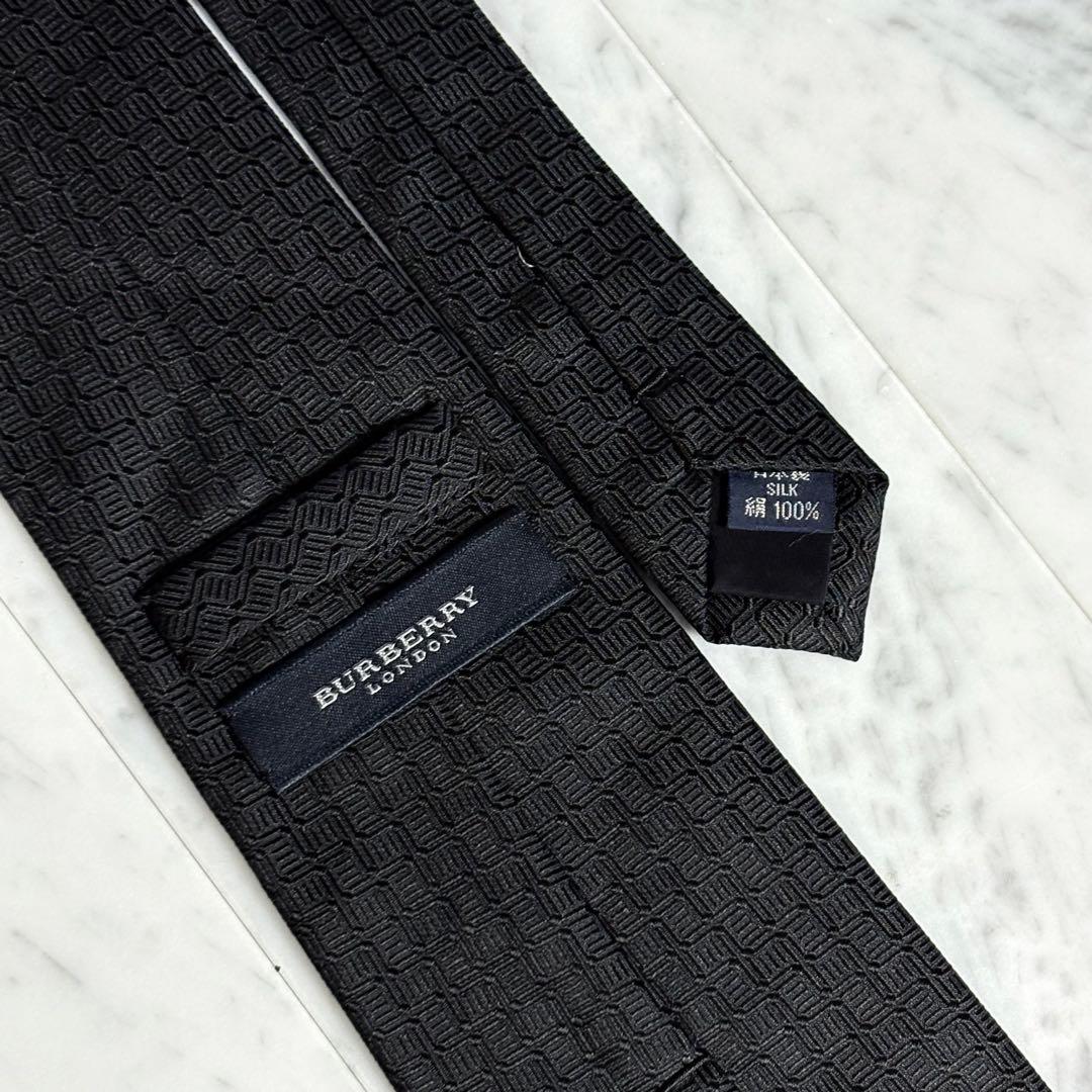 BURBERRY ネクタイ ブラック パターン柄 総柄