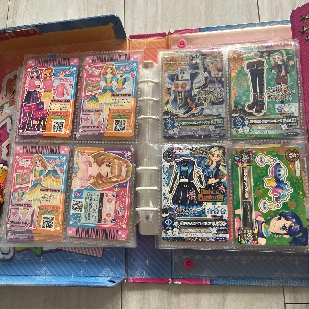 アイカツ カード　ケース＆キーホルダー付き 約９０枚　レア