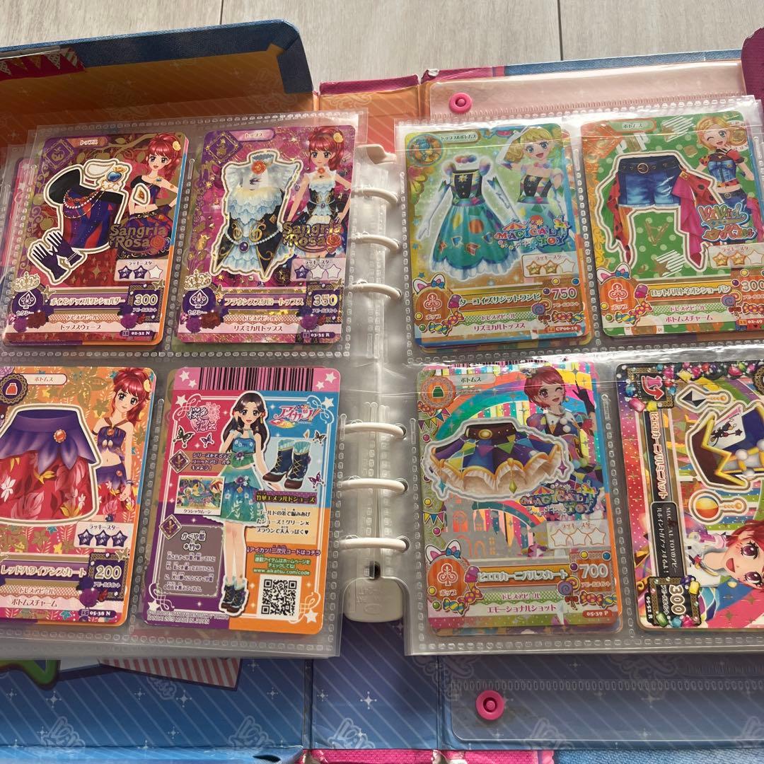 アイカツ カード　ケース＆キーホルダー付き 約９０枚　レア