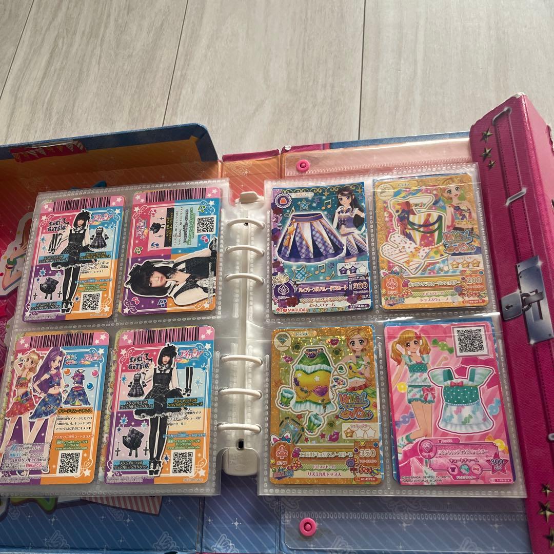 アイカツ カード　ケース＆キーホルダー付き 約９０枚　レア