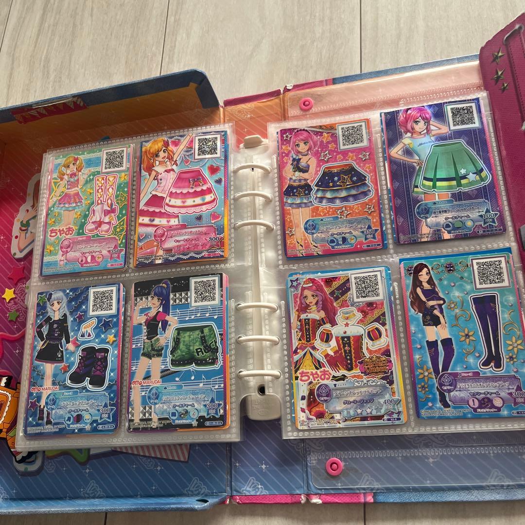 アイカツ カード　ケース＆キーホルダー付き 約９０枚　レア